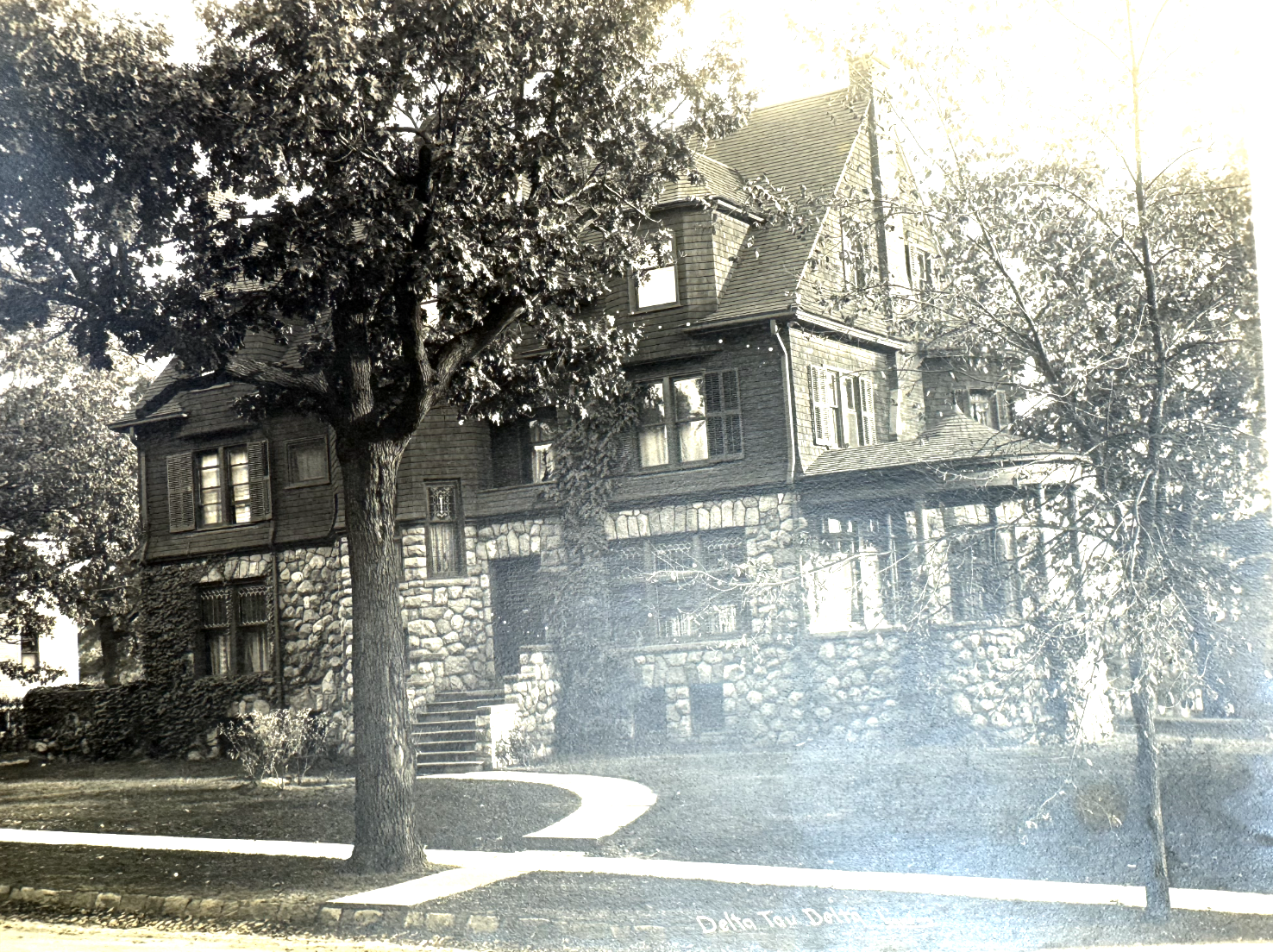 Previous Delt Shelter at 806 Hill Street